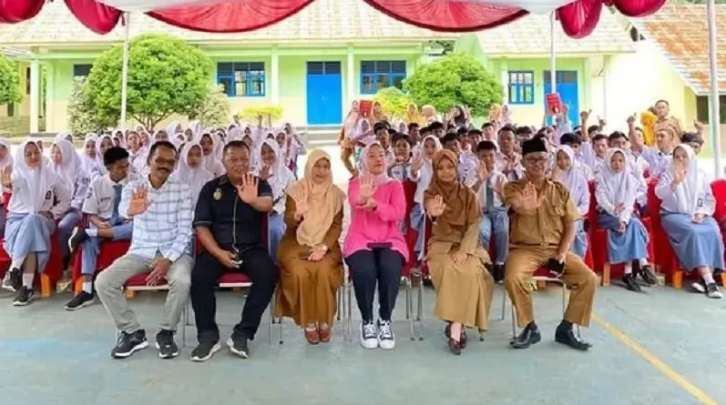 Lesty-Putri-Utami-Sosialisasi-Pencegahan-Narkoba-di-SMAN-1-Bakauheni.-797x445