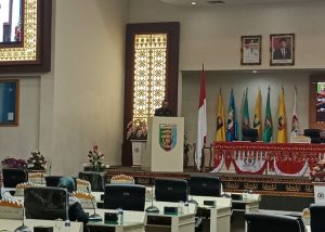 Rapat-Paripurna-DPRD-Lampung-750x536