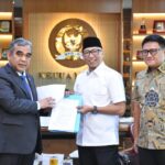 Gubernur-dan-Ketua-DPRD-Lampung-Sampaikan-Tuntutan-Aksi-Massa
